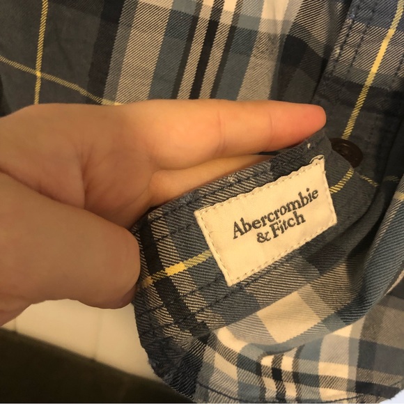 Blue plain Flannel Men’s Button-Up: Abercrombie and Fitch - Picture 4 of 8